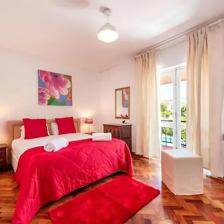 Elegant Beach Side 3 Bedroom Retreat Near Cascais