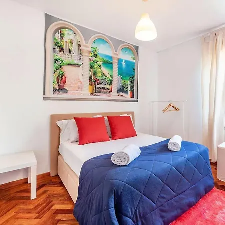 Elegant Beach Side 3 Bedroom Retreat Near Cascais *