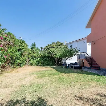 Elegant Beach Side 3 Bedroom Retreat Near Cascais Estoril